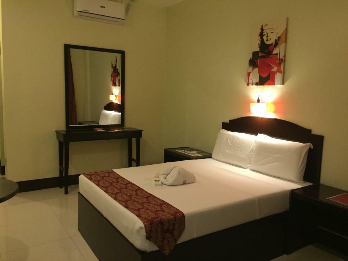 Hollywood Suites General Santos City Zewnętrze zdjęcie